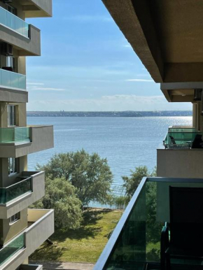 Lake Breeze Mamaia Apartment